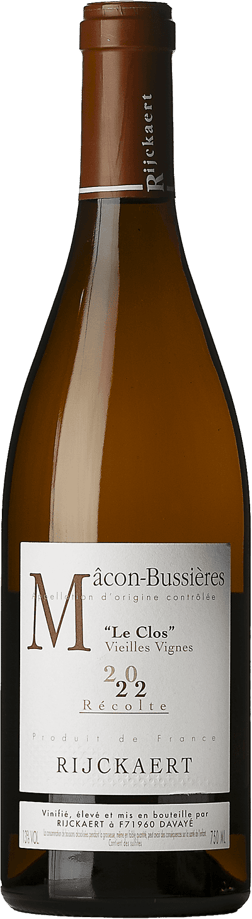 En glasflaska med Rijckaert Macon Bussieres Le Clos 2022, ett vitt vin från Bourgogne i Frankrike