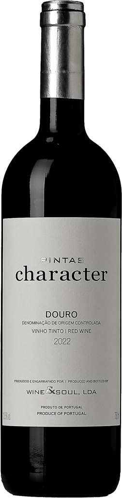 En glasflaska med Wine & Soul Pintas Character 2022, ett rött vin från Douro i Portugal