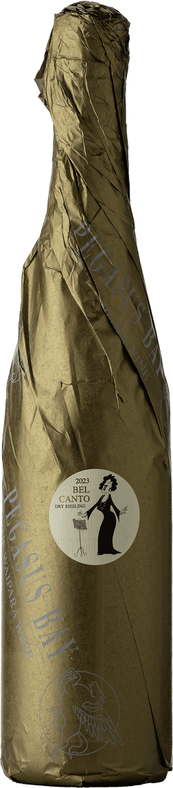 En glasflaska med Pegasus Bay Bel Canto Dry Riesling 2023, ett vitt vin från Wairarapa i Nya Zeeland
