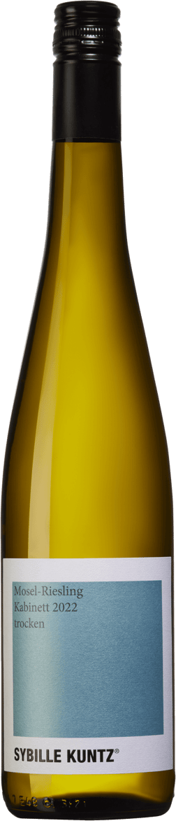 En glasflaska med Sybille Kuntz Riesling Kabinett Trocken 2022, ett vitt vin från Mosel i Tyskland
