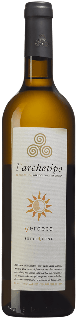 En glasflaska med L’Archetipo Verdeca Sette Lune 2021, ett vitt vin från Apulien i Italien