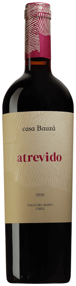 En glasflaska med Casa Bauzá Atrevido 2020, ett rött vin från Valle Central i Chile