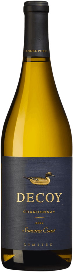 En glasflaska med Duckhorn Decoy Limited Sonoma Coast Chardonnay 2022, ett vitt vin från Kalifornien i USA
