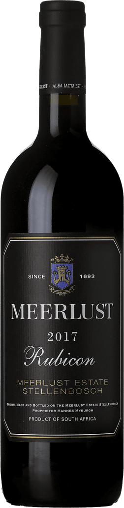 En glasflaska med Meerlust Rubicon 2017, ett rött vin från Western Cape i Sydafrika