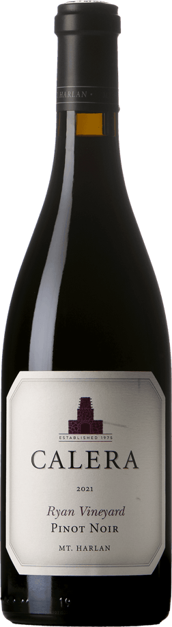 En glasflaska med Calera Ryan Vineyard Pinot Noir 2021, ett rött vin från Kalifornien i USA