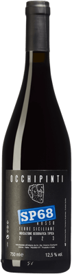 En lättare glasflaska med SP68 Rosso Arianna Occhipinti, ett rött vin från Sicilien i Italien