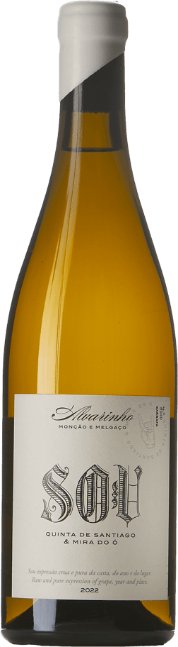 En glasflaska med Quinta de Santiago Sou Alvarinho 2022, ett vitt vin från Vinho Verde i Portugal