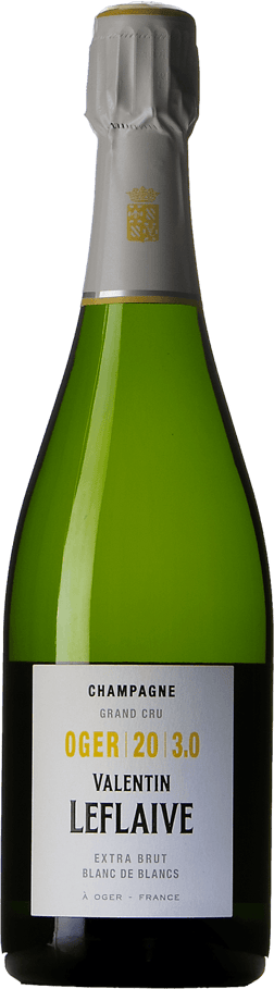 En glasflaska med Valentin Leflaive Oger Grand Cru 20 3.0, ett champagne från Champagne i Frankrike