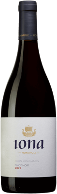 En glasflaska med Iona Elgin Highlands Pinot Noir, ett rött vin från Western Cape i Sydafrika