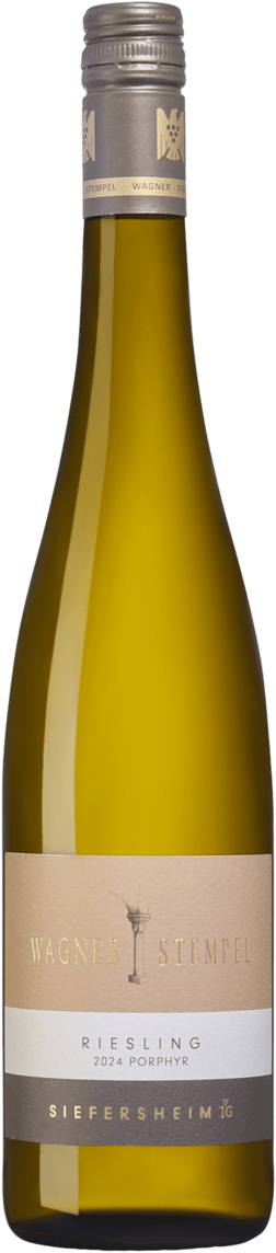 En glasflaska med Wagner Stempel Siefersheim Riesling Porphyr 2024, ett vitt vin från Rheinhessen i Tyskland