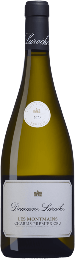 En glasflaska med Domaine Laroche Chablis Premier Cru Les Montmains 2022, ett vitt vin från Bourgogne i Frankrike